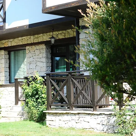 Ten Houses מלון 3*
