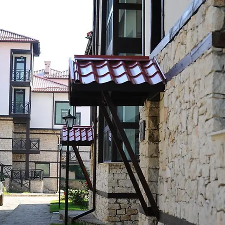 Ten Houses Отель