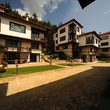 Ten Houses Отель