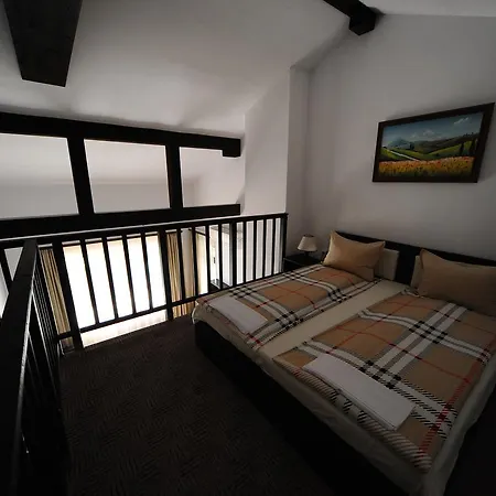 Ten Houses מלון גובדרצי