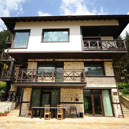 Ten Houses 3*