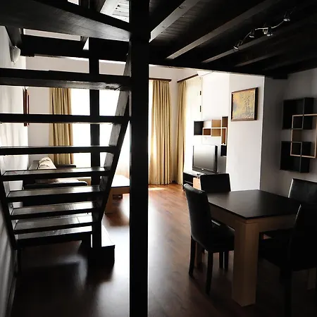 Отель Ten Houses 3*