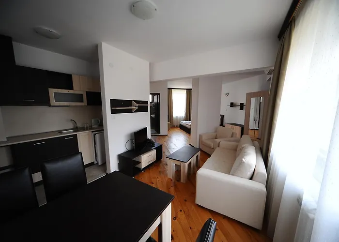 Ten Houses Govedartsi