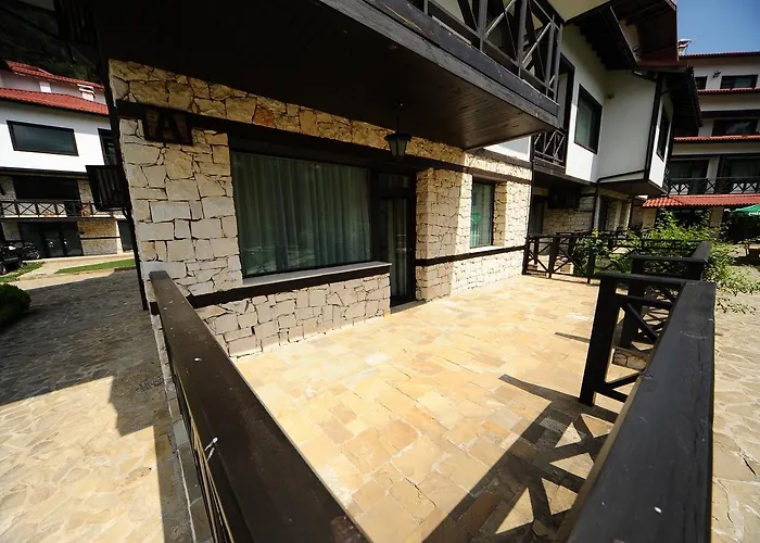 Ten Houses 3* Govedartsi